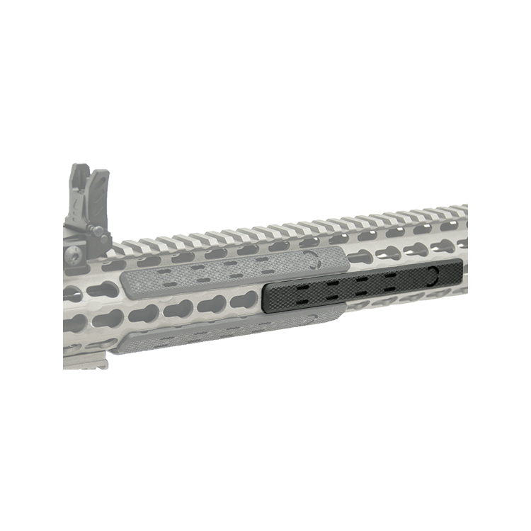 UTG nízkoprofilová krytka pro Keymod, 5,5″, černá, balení 7ks - UTG Low Profile Keymod Rail Panel Covers, 5.5” Black, 7/Pack
