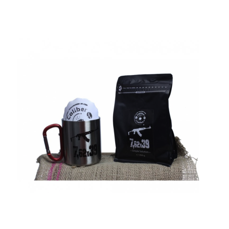 Dárkový balíček pražené zrnkové kávy Caliber Coffee® 9 mm, 250 g, nerezový hrnek s karabinou