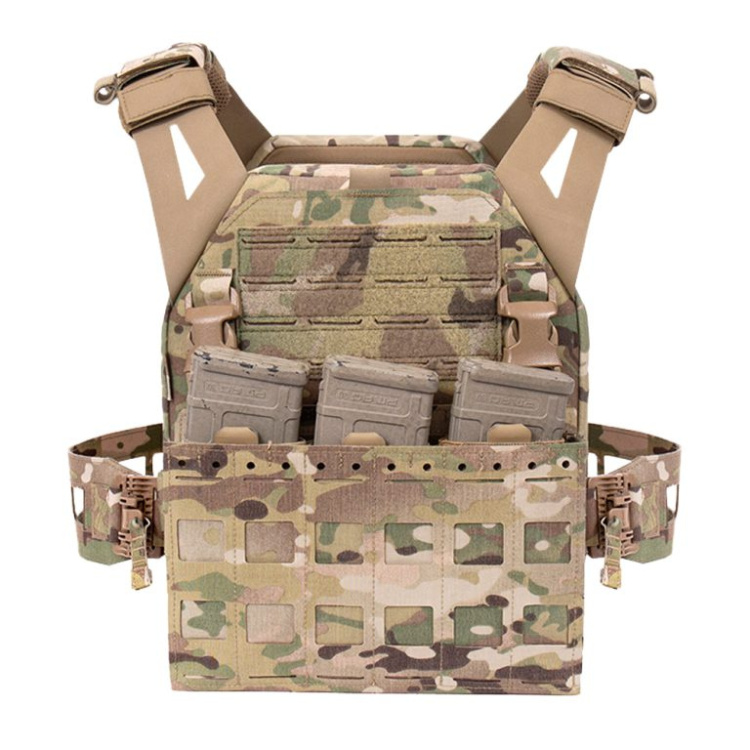 Nízkoprofilový nosič plátů s kapsou na tři puškové zásobníky Warrior LPC V3, Multicam