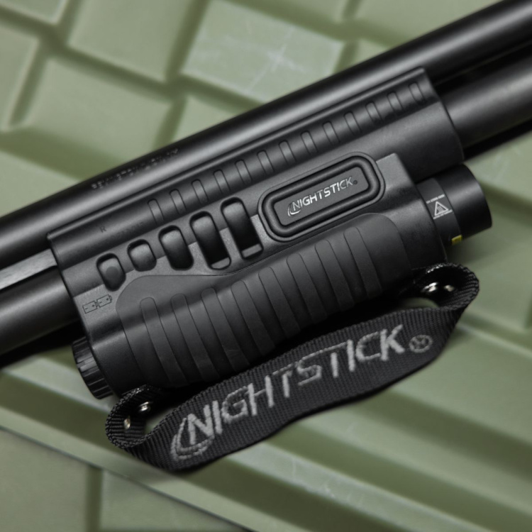 Taktické předpažbí SFL-13WL se svítilnou pro brokovnice Remington 870/TAC-14, Nightstick